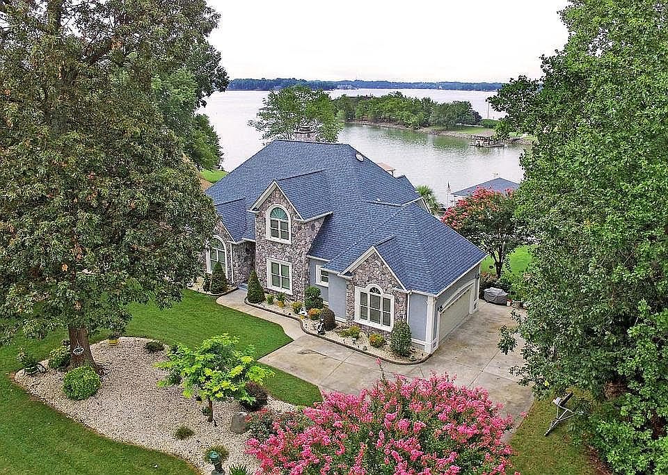 1st image of 147 Bridgeport Dr