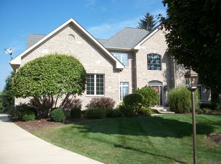 9030 Montrose Ct, Crystal Lake, IL 60014