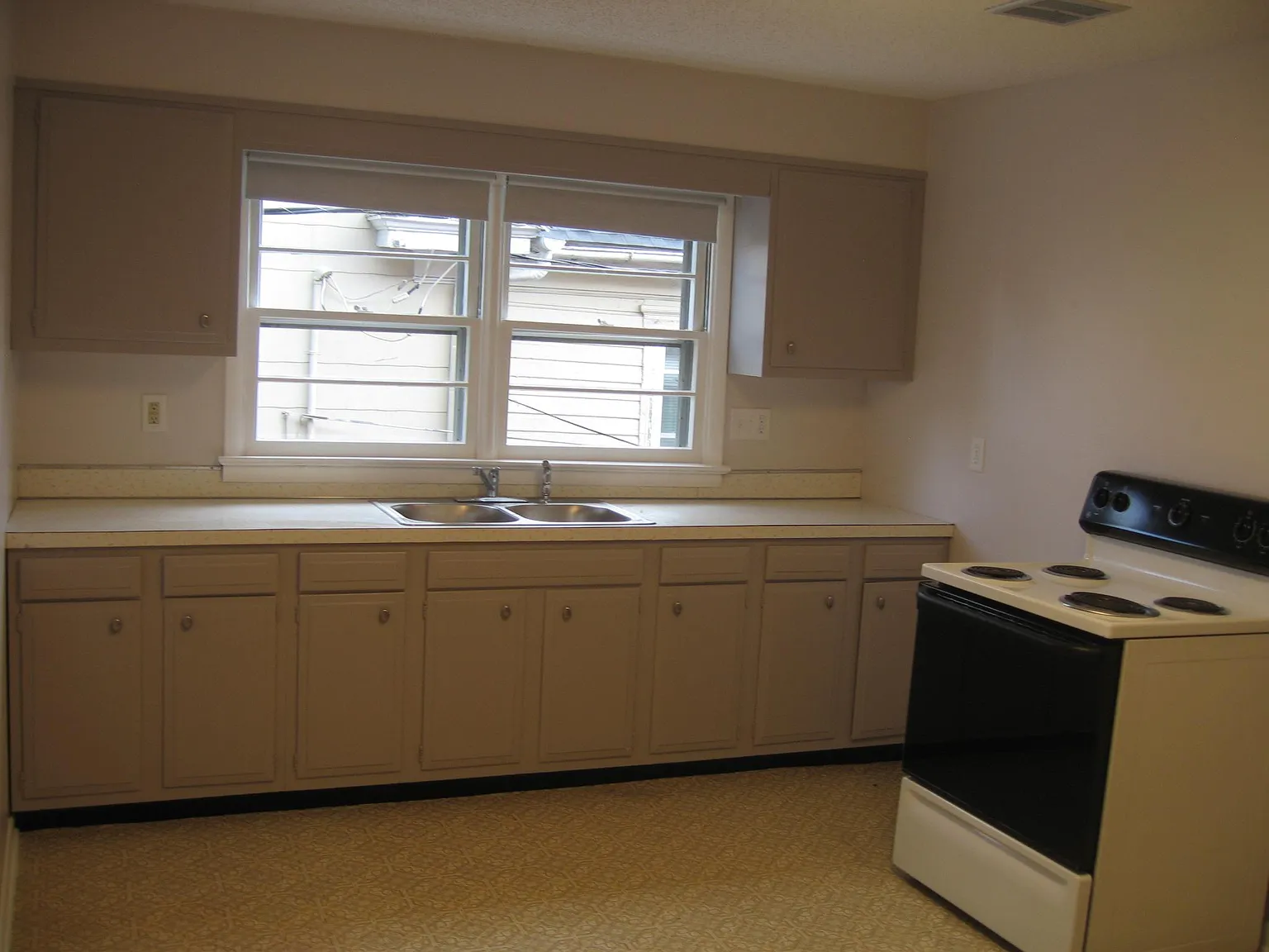 2 bed, 875 sqft, $1,100 — Photo 2