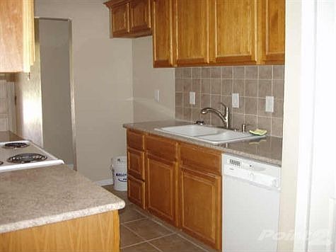 2nd image of 525 Meadow St