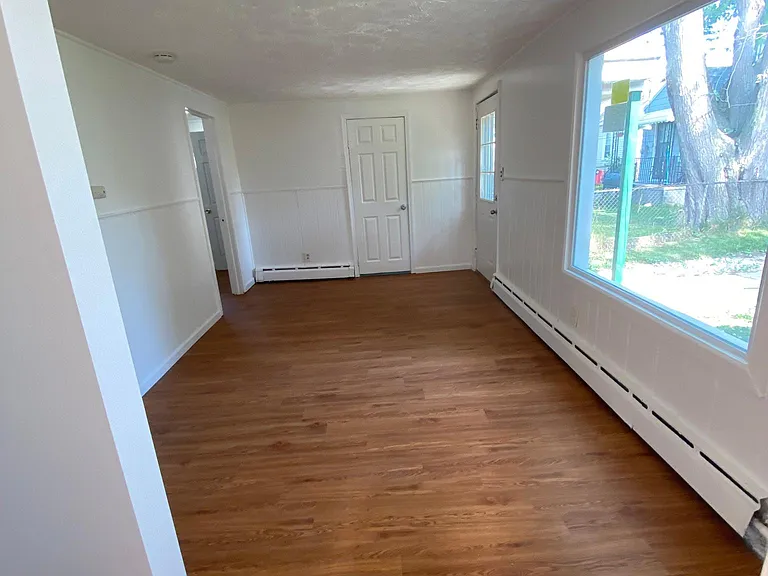 8221 Chalmers Ave — Photo 3