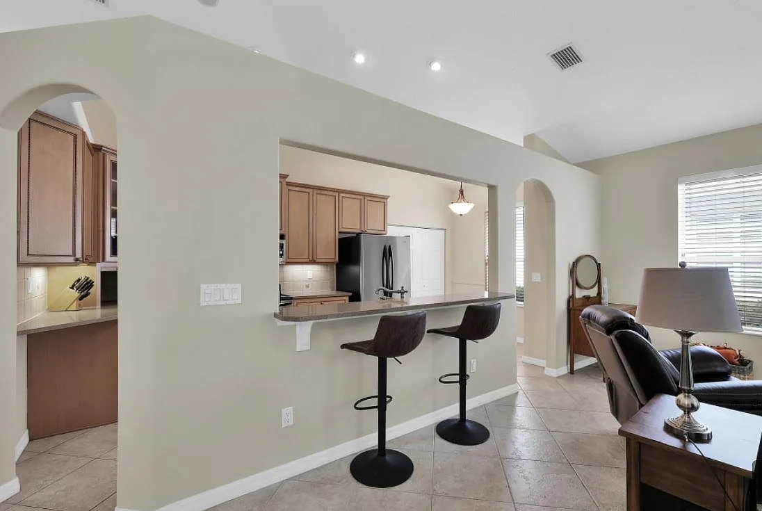 2 bed, 1628 sqft, $2,400 — Photo 2