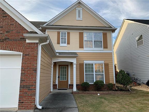 3rd image of 276 Laurelton Cir