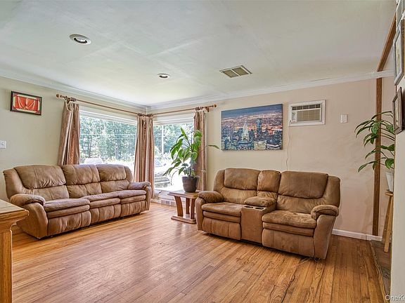 4th image of 32 Mager Avenue
