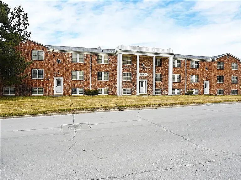 1st image of 13310 Kingswood Dr #4