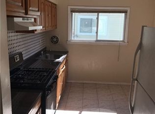 14945 256th St, Rosedale, NY 11422