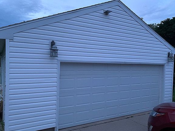 Large 2 car heated garage