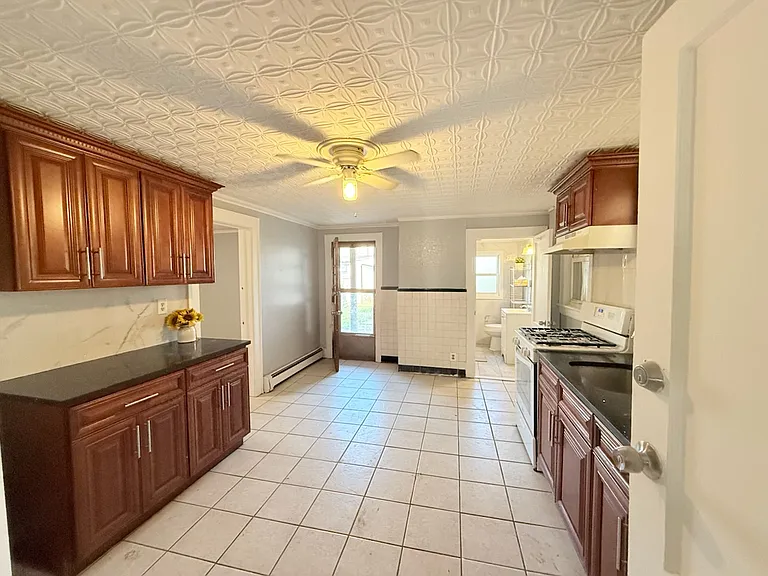 122 Cross St #1 — Photo 3