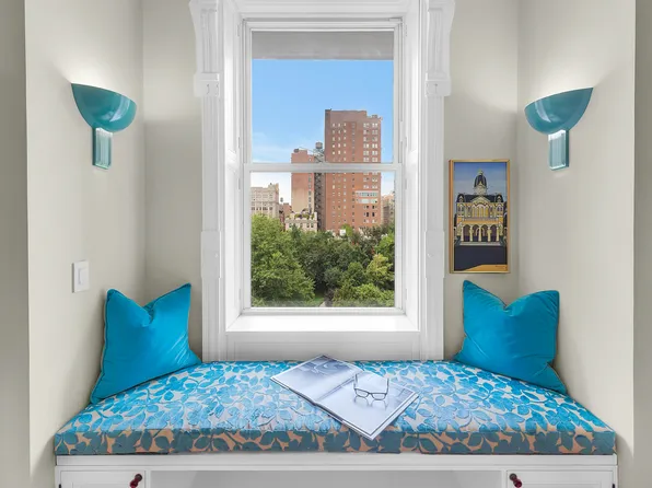 34 Gramercy Park East image 2 of 19