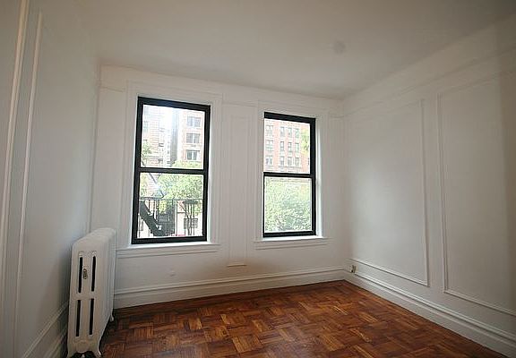 3rd image of 1067 Park Ave APT 2C