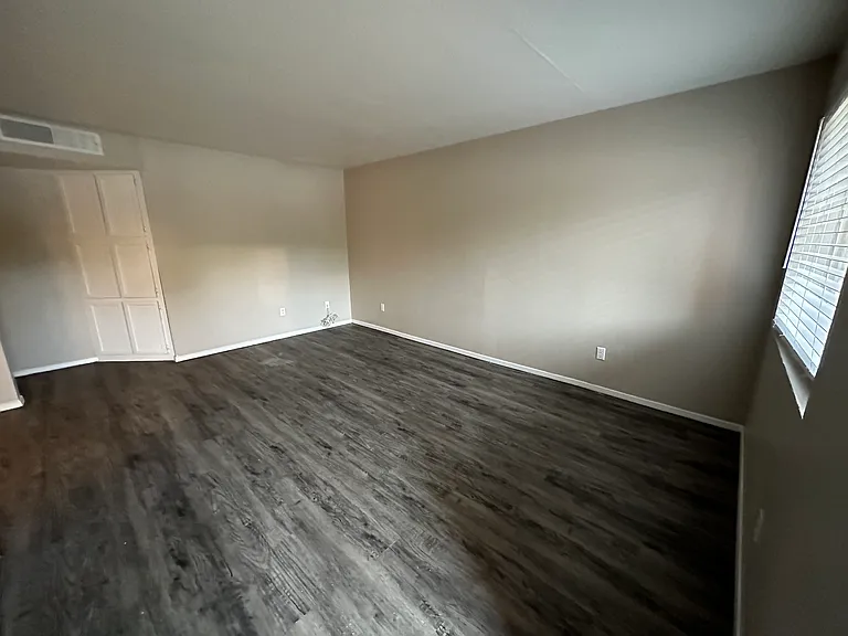 Sand Pebble Apartments — Photo 15
