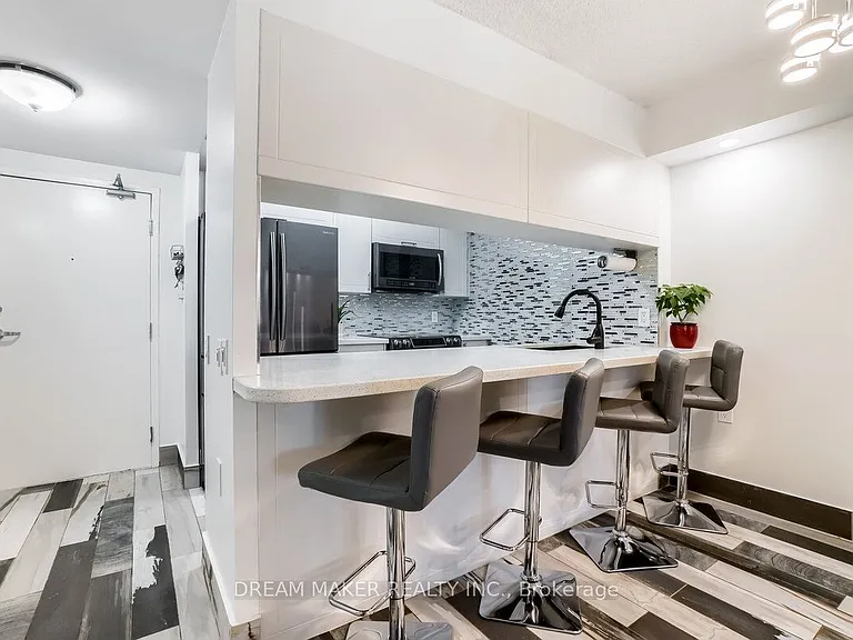 9017 Leslie St #222 — Photo 9