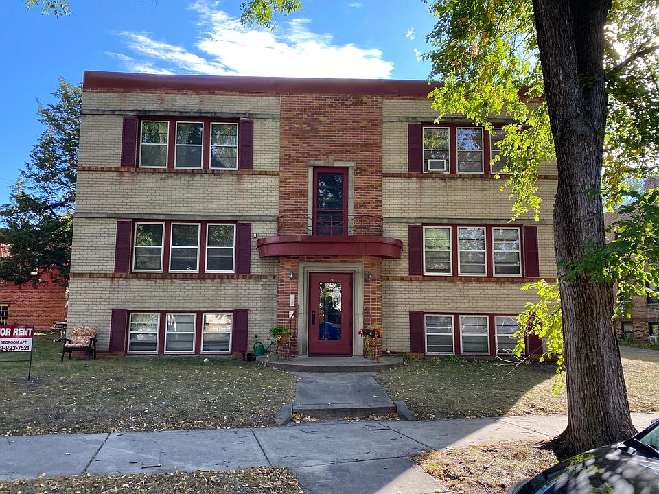 Unit is on the top floor building, and unit extends the full length of the building