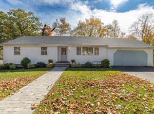 10 Pilgrim Rd, South Hamilton, MA 01982