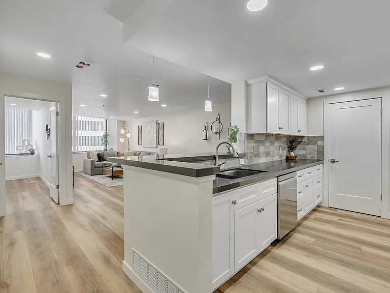 44 W Broadway #704 — Photo 3