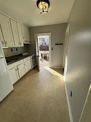 213 Perry St — Photo 6