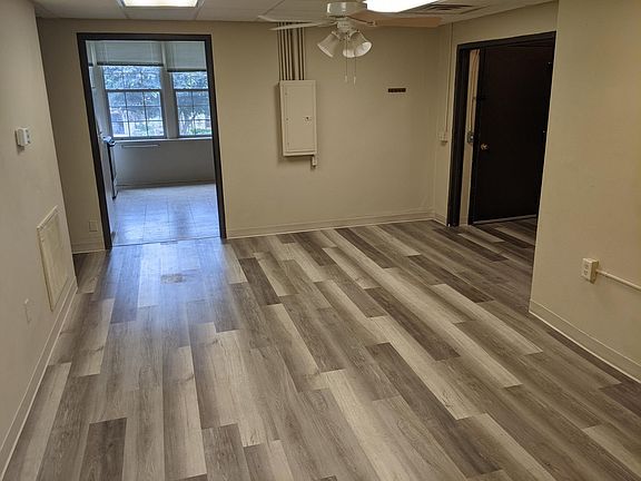 4th image of 125 E North St #121