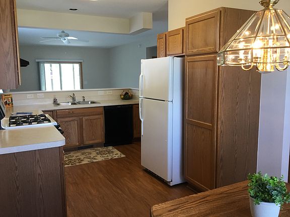 2nd image of 2840 Gateway Cir