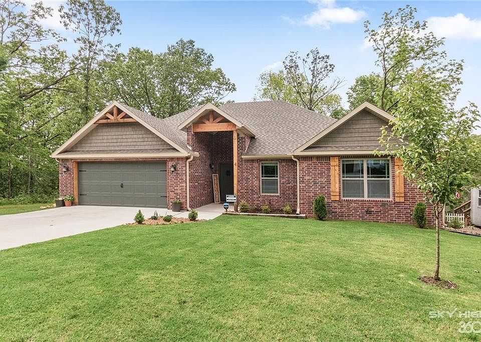 1st image of 4 Coalburn Cir