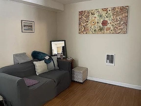 5th image of 112 Ash St