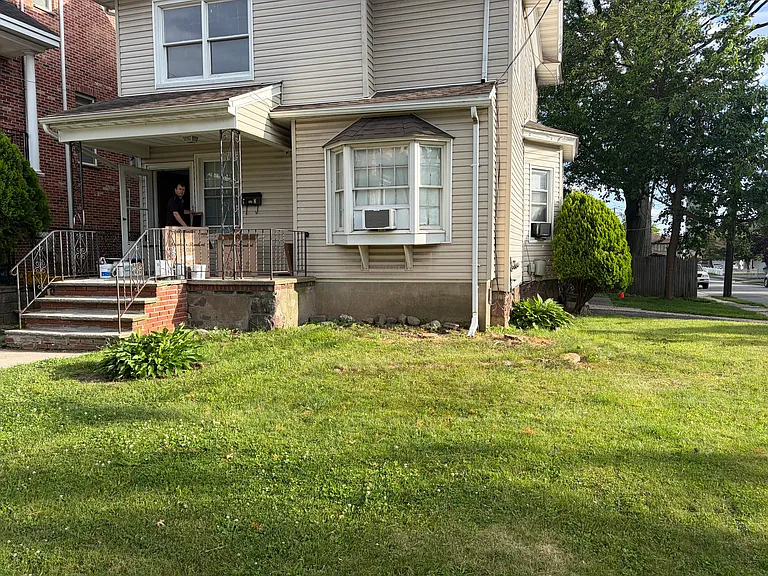 116 Henry St — Photo 1