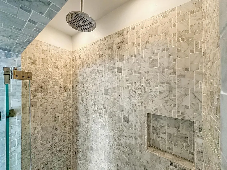 2496 Gilmore — Photo 11