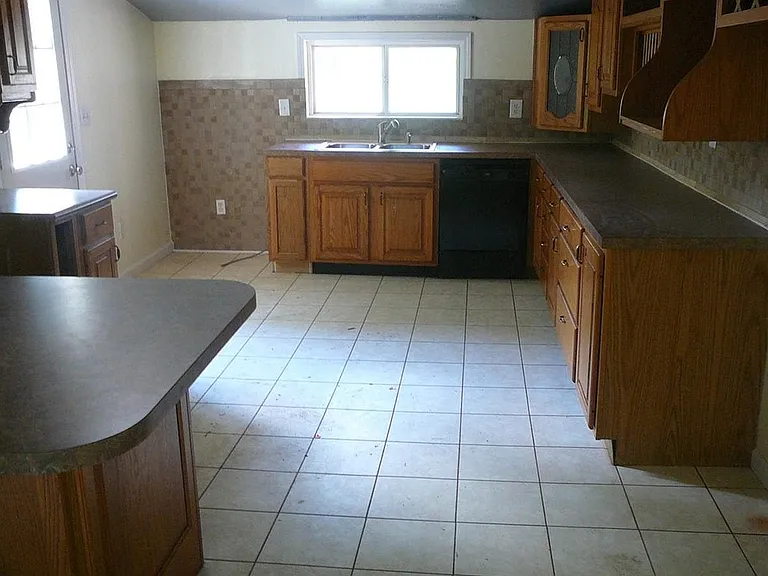400 N Oakridge Dr — Photo 17