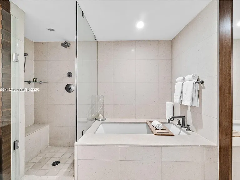 6801 Collins Ave #818 — Photo 14
