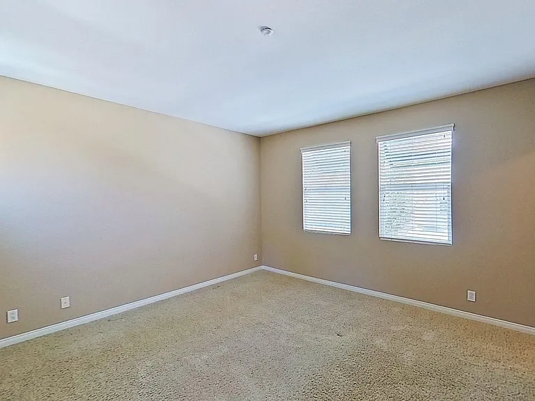 32 Meridian Dr — Photo 11