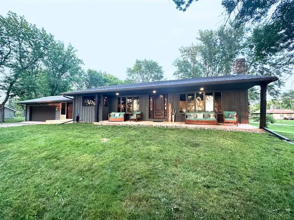 92 Lake Shore Dr, Emmetsburg, IA 50536