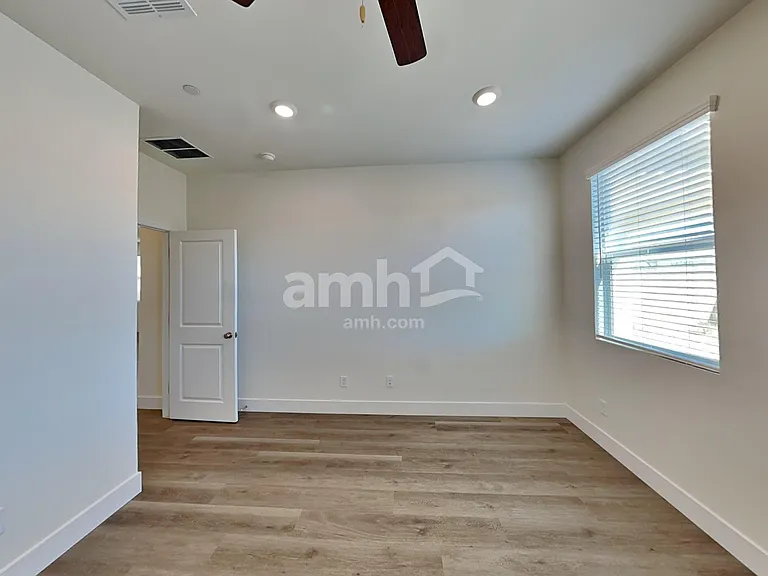826 English Primrose St — Photo 7