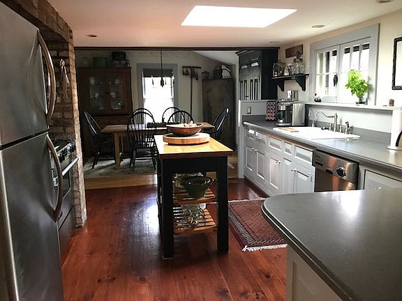 3rd image of 241 Salt Springs St