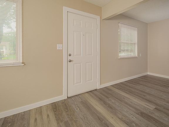 3rd image of 2333 W 59th St