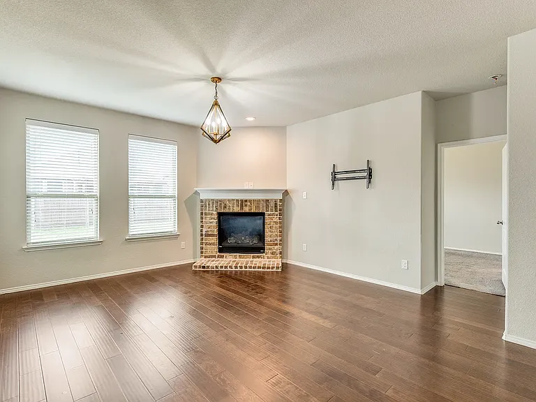 1900 Outpost Creek Ln — Photo 5