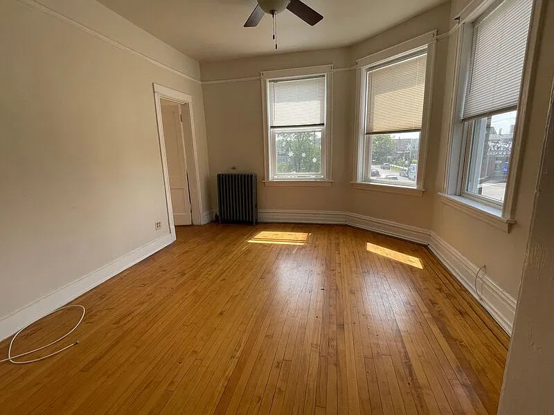 3 bed, 1.0 bath, $1,580 — Photo 2