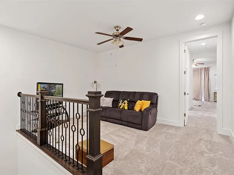 2211 Robert Browning St — Photo 16