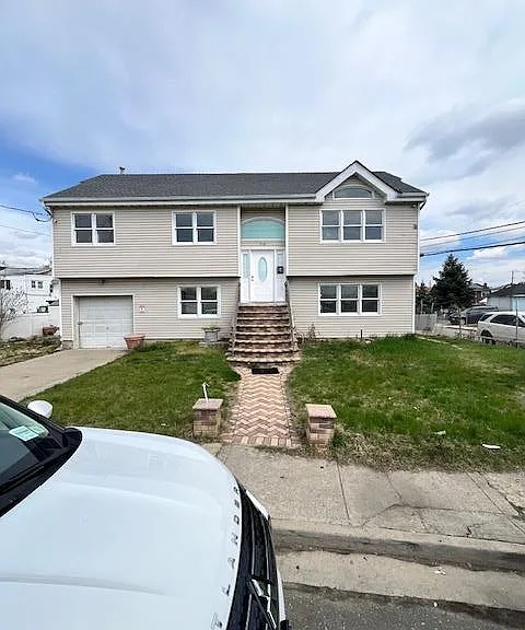 94 Roger Ave — Photo 1