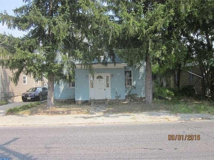 2nd image of 1207 N Commerce St