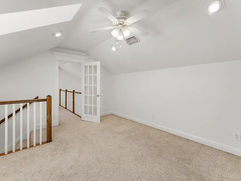 102 Sunset Cir — Photo 35