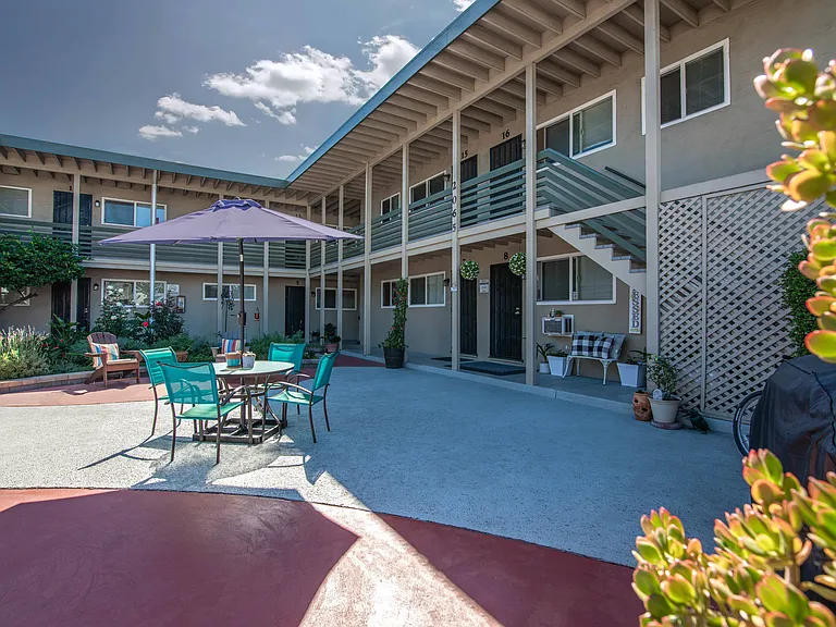 Marlboro Manor Courtyard