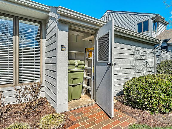 4th image of 2518 S Clearing Rd