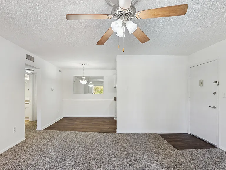 Fairway Club Apartments — Photo 46