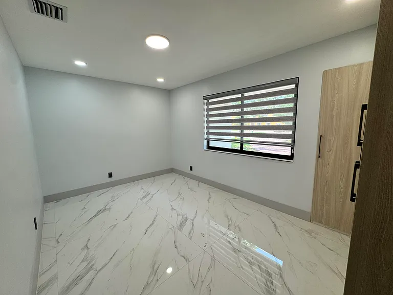 10225 SW 53rd St — Photo 10