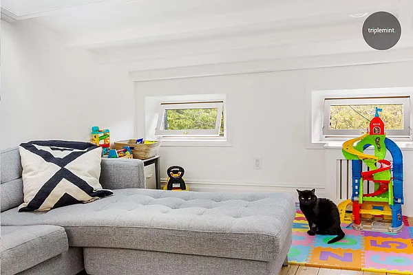 Sold by Triplemint | media 4