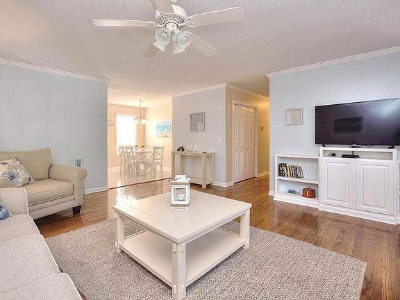 4th image of 228 NE 60th St