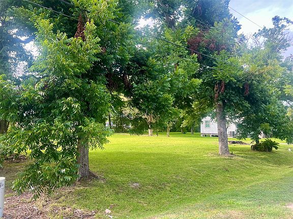 4th image of 909 Cedar Dr