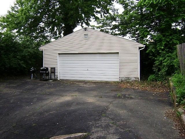 2nd image of 4525 Roth Ave