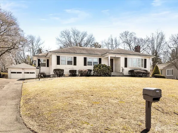 81 Garden Ave, Franklin Park, NJ 08823