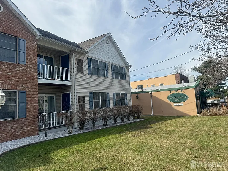 449 Avenel St — Photo 1