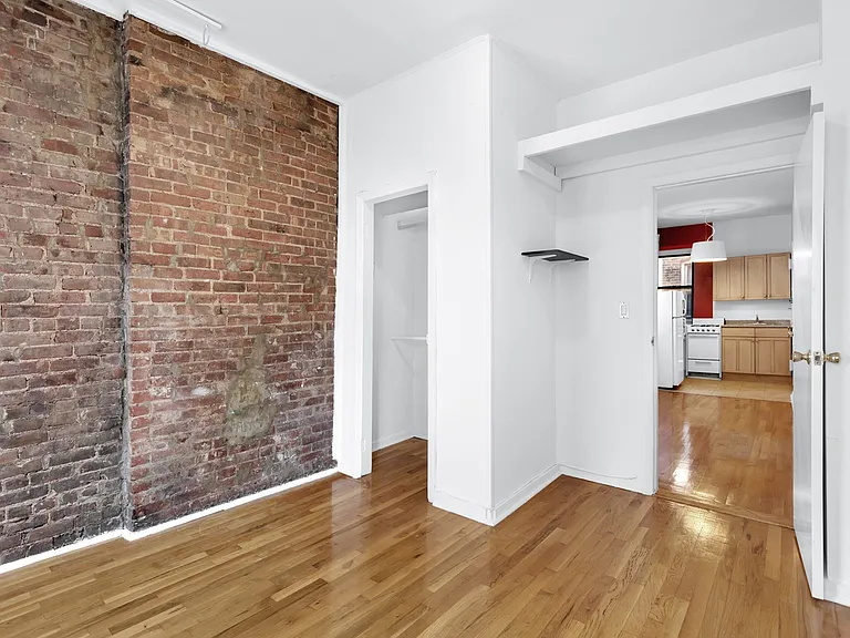 448 W 54th St #5D — Photo 4